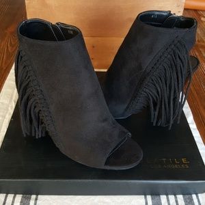 COCONUT--NWT-Black faux suede bootie